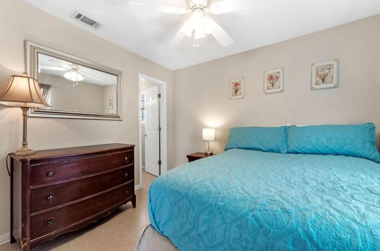 Bedroom 2, Byron's Beach House, Baldwin