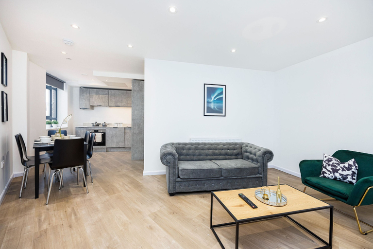 Room 4, Modern 2 bed Flat in Town Centre - Free Wifi, Luton