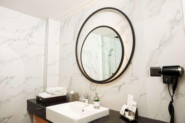 Bathroom 5, Golden Tulip Lucknow, Lucknow