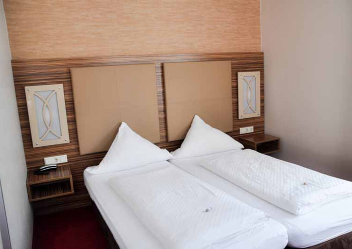Others 2, Erde Hotel Erlangen, Erlangen