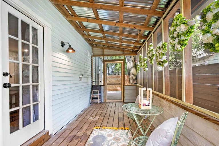Room 4, Newly Renovated Whimsical Cottage 2 Beds Hot Tub, Saint Johns