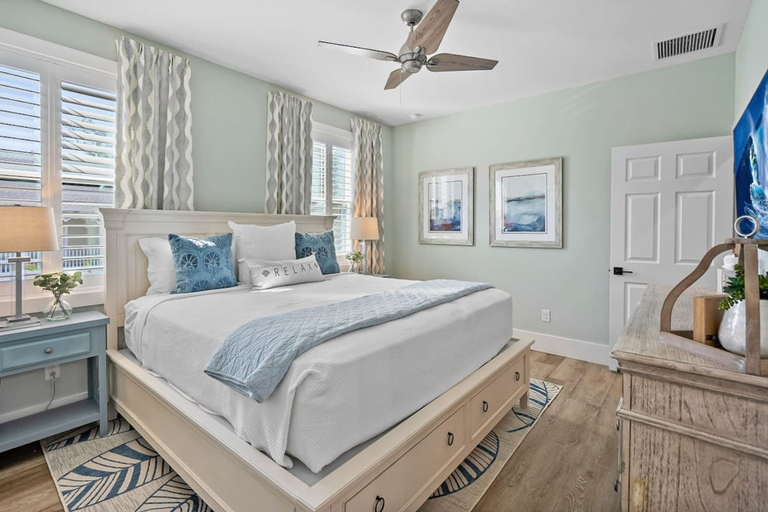 Room 4, 2 Steps to Ice Plant Downtown St Aug Beach Club, Saint Johns