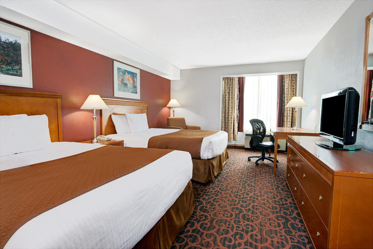 Bedroom 2, Ramada by Wyndham Niagara Falls/Fallsview, Niagara