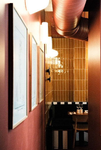 Bathroom 4, Chez Georges, Nord