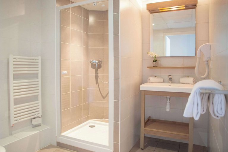 Bathroom 4, Comfort Aparthotel Cannes Mandelieu, Alpes-Maritimes