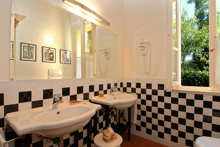 Bathroom 2, Il Rondo Boutique Hotel, Siena