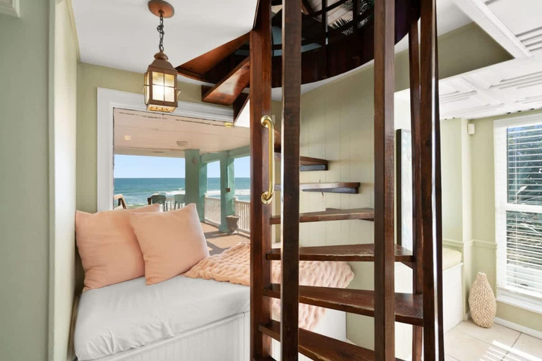 Room 4, Oceanfront Serenity Under the Sea Tiki Bar BBQ, Saint Johns