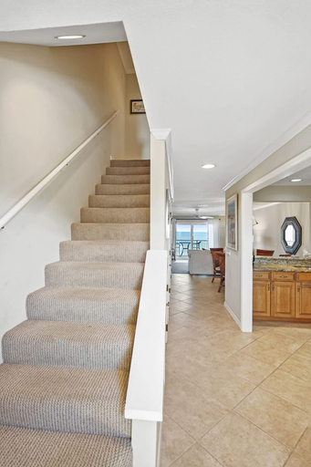 Room 4, Oceanfront Patio Pool Tennis BBQ Free Parking, Saint Johns