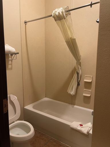 Bathroom 4, Baymont by Wyndham Perryton, Ochiltree