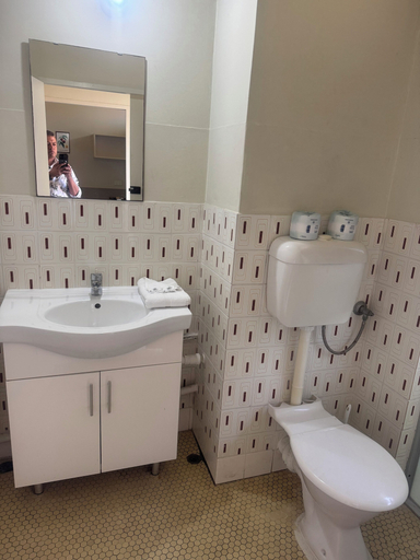 Bathroom 4, Mountway Holiday Apartments, Perth