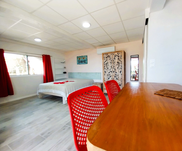 Room 2, Tahiti - Terevete Pool Studio