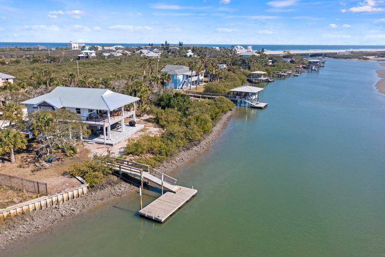 Room 2, Dolphins and Dream Water Views Dock Your Boat, Saint Johns