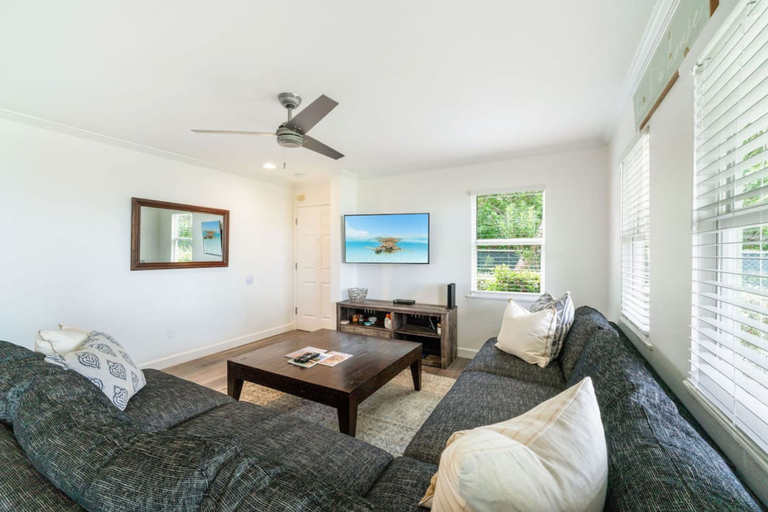 Room 4, Cocoplum 9 in George Town
