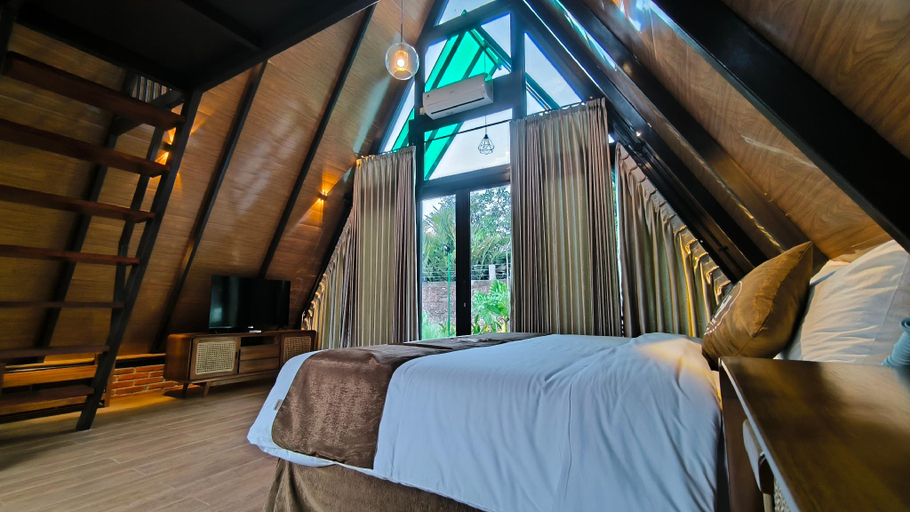 Bedroom 12