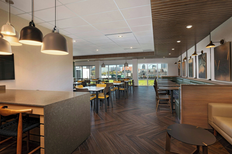 Food & Drinks 5, Fairfield Inn & Suites by Marriott St. Louis Downtown, Saint Louis