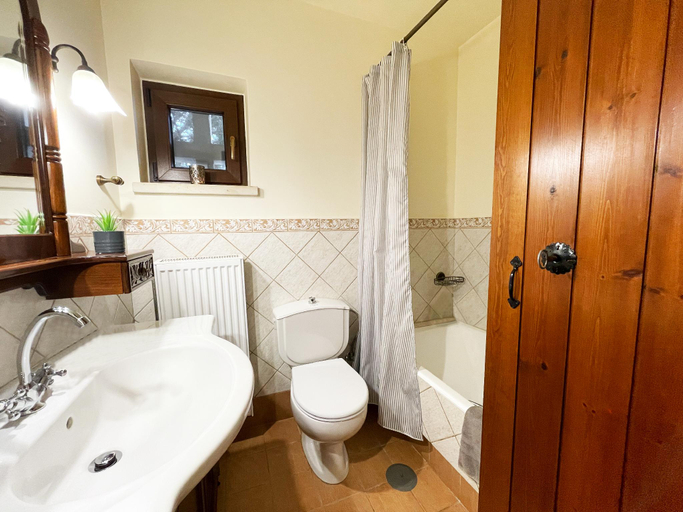 Bathroom 2, Villa Fyllosia, Crete