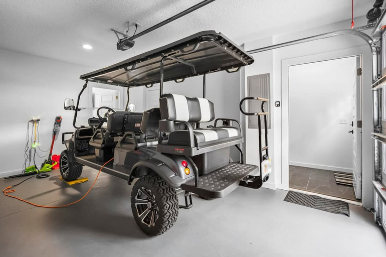 Room 5, Pool Spa Downtown by Beach FOY Add Golf Cart, Saint Johns