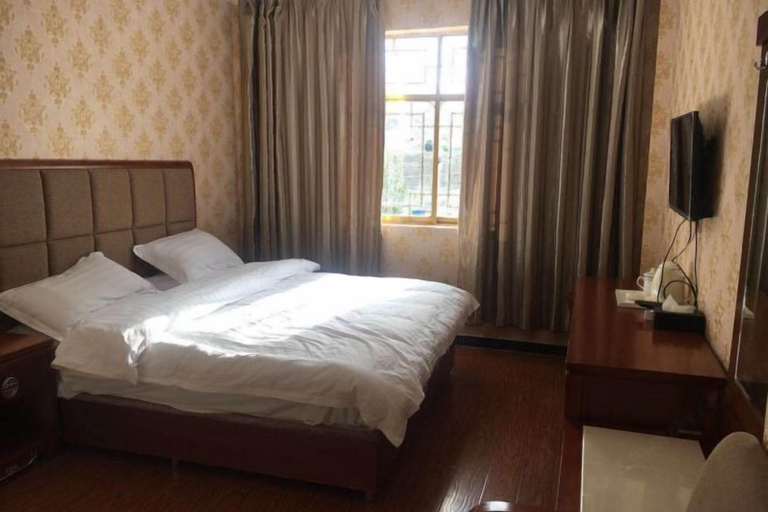 Bedroom 3, Ali Pulan Town Hotel, Ngari