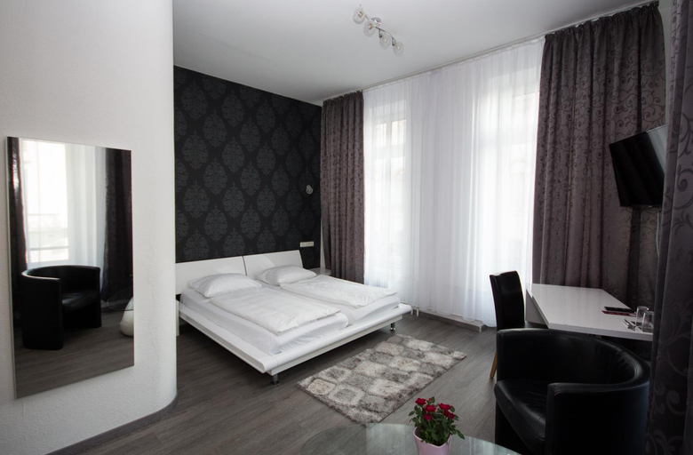 Bedroom 3, Hotel Luisenhof Wiesbaden - Innenstadt und RMCC, Wiesbaden