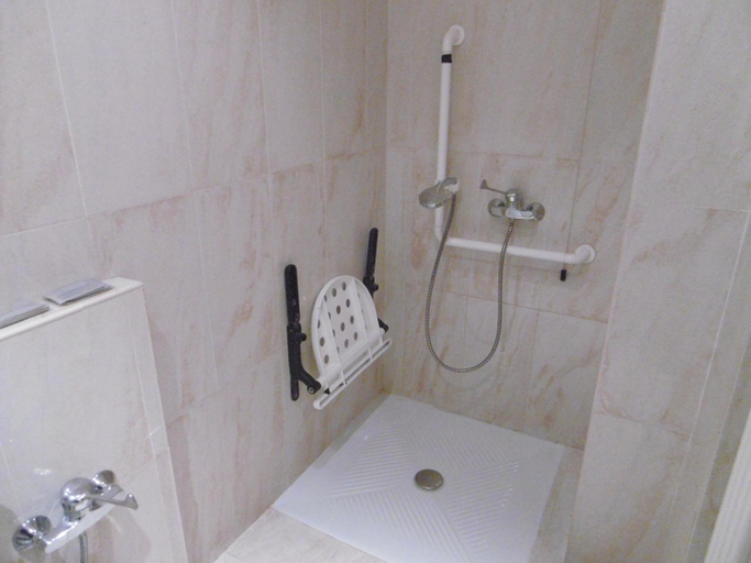 Bathroom 12