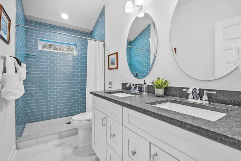 Room 3, Pool Spa Downtown by Beach FOY Add Golf Cart, Saint Johns