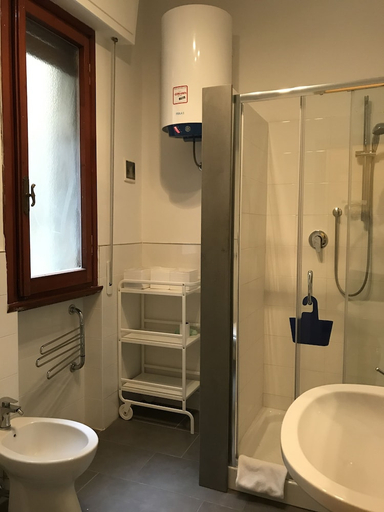 Bathroom 3, Oro 1, Florence