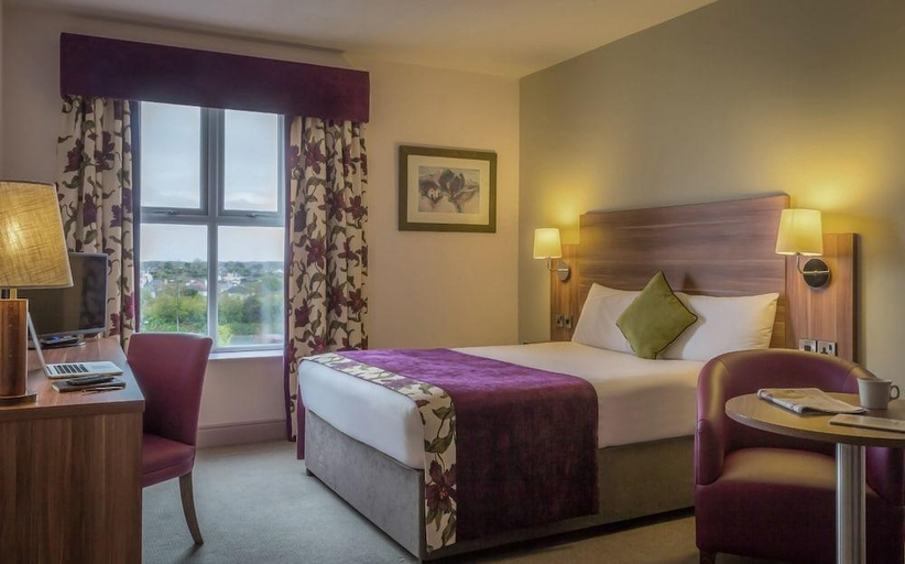 Bedroom 3, Maldron Hotel & Leisure Centre, Oranmore Galway