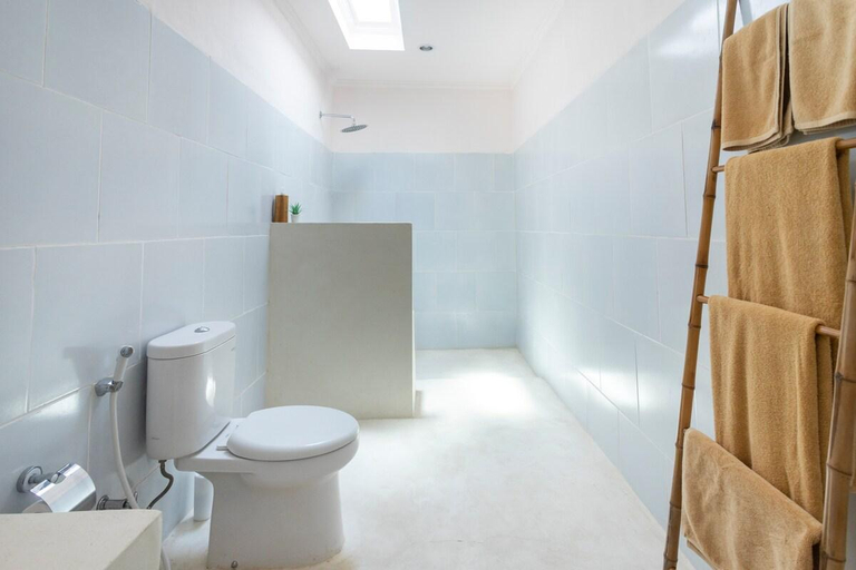 Bathroom 4, Villa Hart - Cosy 3BR Rice-field view W/Pool., Badung