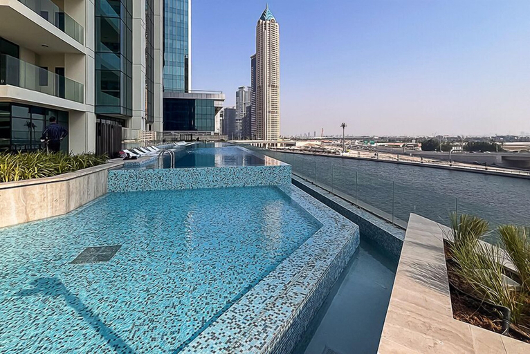 Sport & Beauty 3, Modern 2BR – Canal-Side Elegance, Dubai