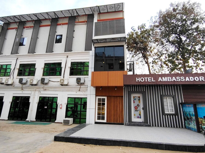 Exterior & Views