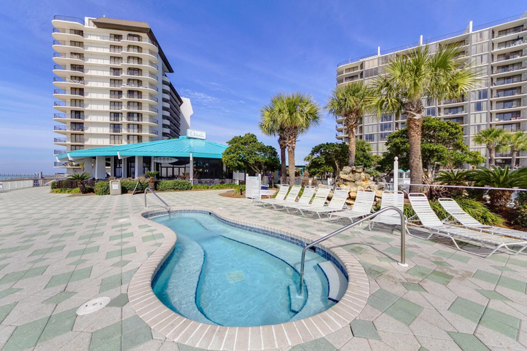 Sport & Beauty 3, Windward 106 at Edgewater, Bay