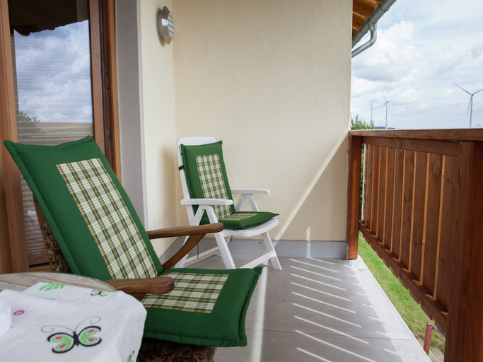 Balcony 2, Lovely Apartment in Morz With Garden & Balcony, Rhein-Hunsrück-Kreis