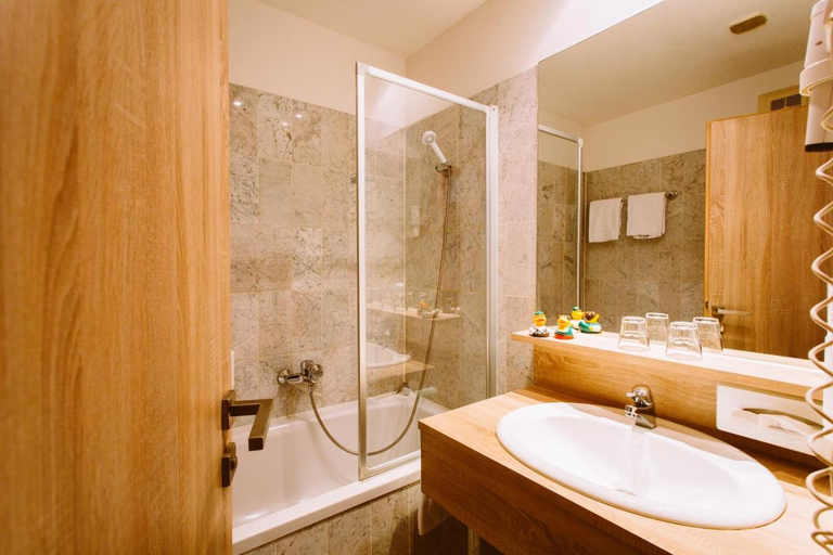 Bathroom 3, TOP Hotel Kongress Leoben, Leoben
