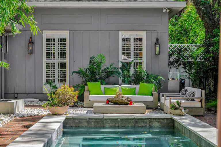 Room 5, The Royale 2B 4B Luxury Garden Pool Yoga Room, Hillsborough