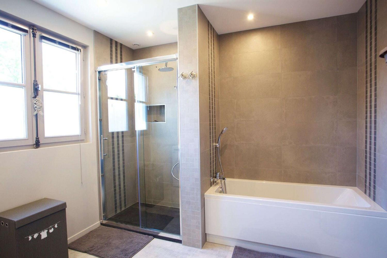Bathroom 2, Château de Laforest - Les Hébergements, Rhône