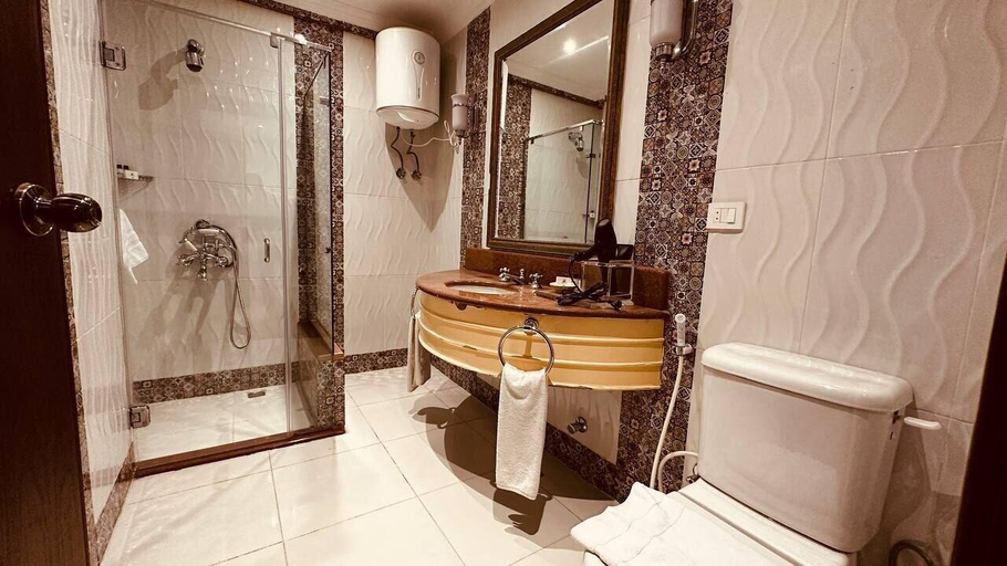 Bathroom 4, Pyramids Tower Inn, Al-Ahram
