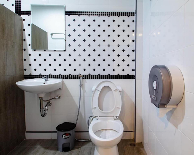 Bathroom 4, Momento House, Phra Nakhon Si Ayutthaya