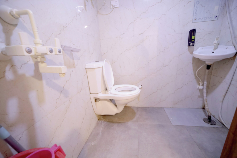 Bathroom, Hotel Saarthi, Agra