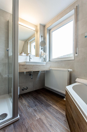 Bathroom 2, Amtsstuble Hotel & Restaurant, Neckar-Odenwald-Kreis