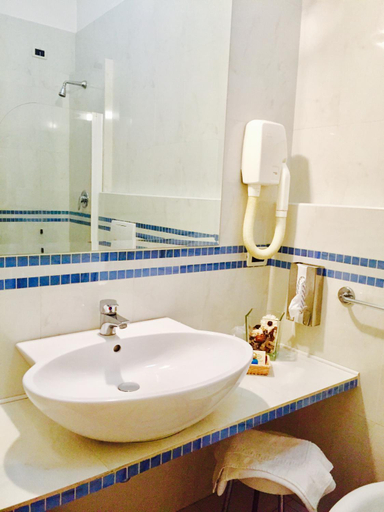 Bathroom 3, Hotel Claila, Chieti