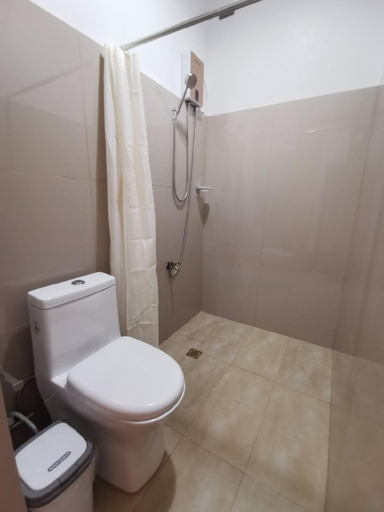 Bathroom 5, E&R Airport Hotel, Sibulan