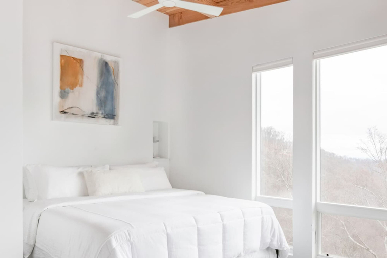 Room 2, Private Luxury Mountain View Getaway at Cloud 9, Buncombe