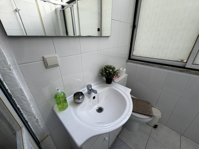 Bathroom 2, Terrace Marquês, Lisbon