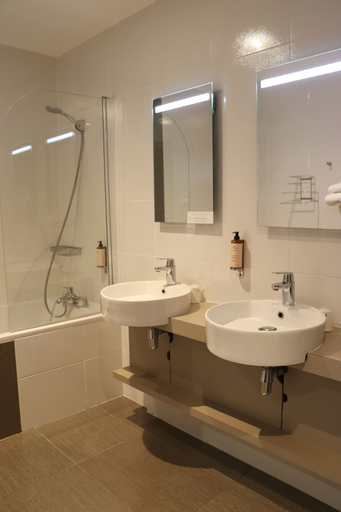 Bathroom 5, Best Western Blois Chateau, Loir-et-Cher