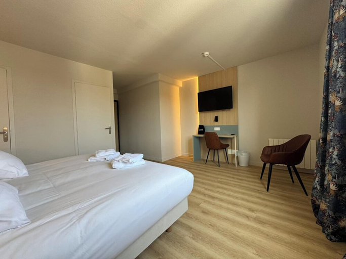 Bedroom 4, Brit Hotel Confort Carhaix, Finistère