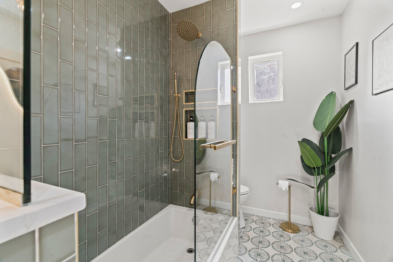 Bathroom, 2BR Amazing Roof Deck in Fishtown Nolibs, Philadelphia