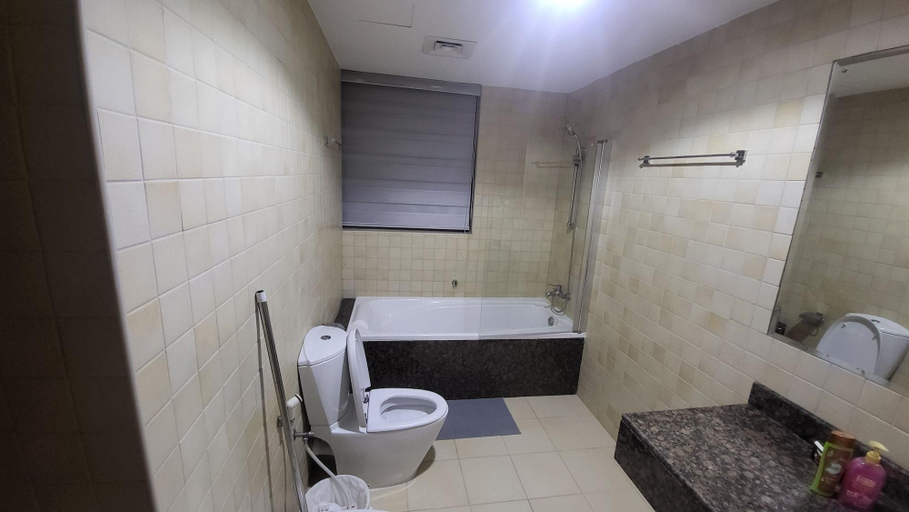 Bathroom, ATLANTIS VIEW HOSTEL, Dubai