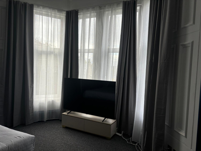 Others 4, Hotel Baba, South Lanarkshire