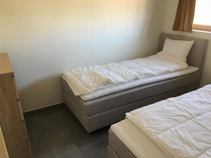 Room 2, Holiday Home in Koksijde With Sunny Garden, West-Vlaanderen