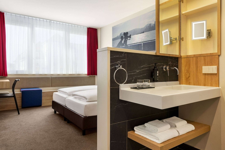 Bedroom 2, Vienna House Easy by Wyndham Munchen, München